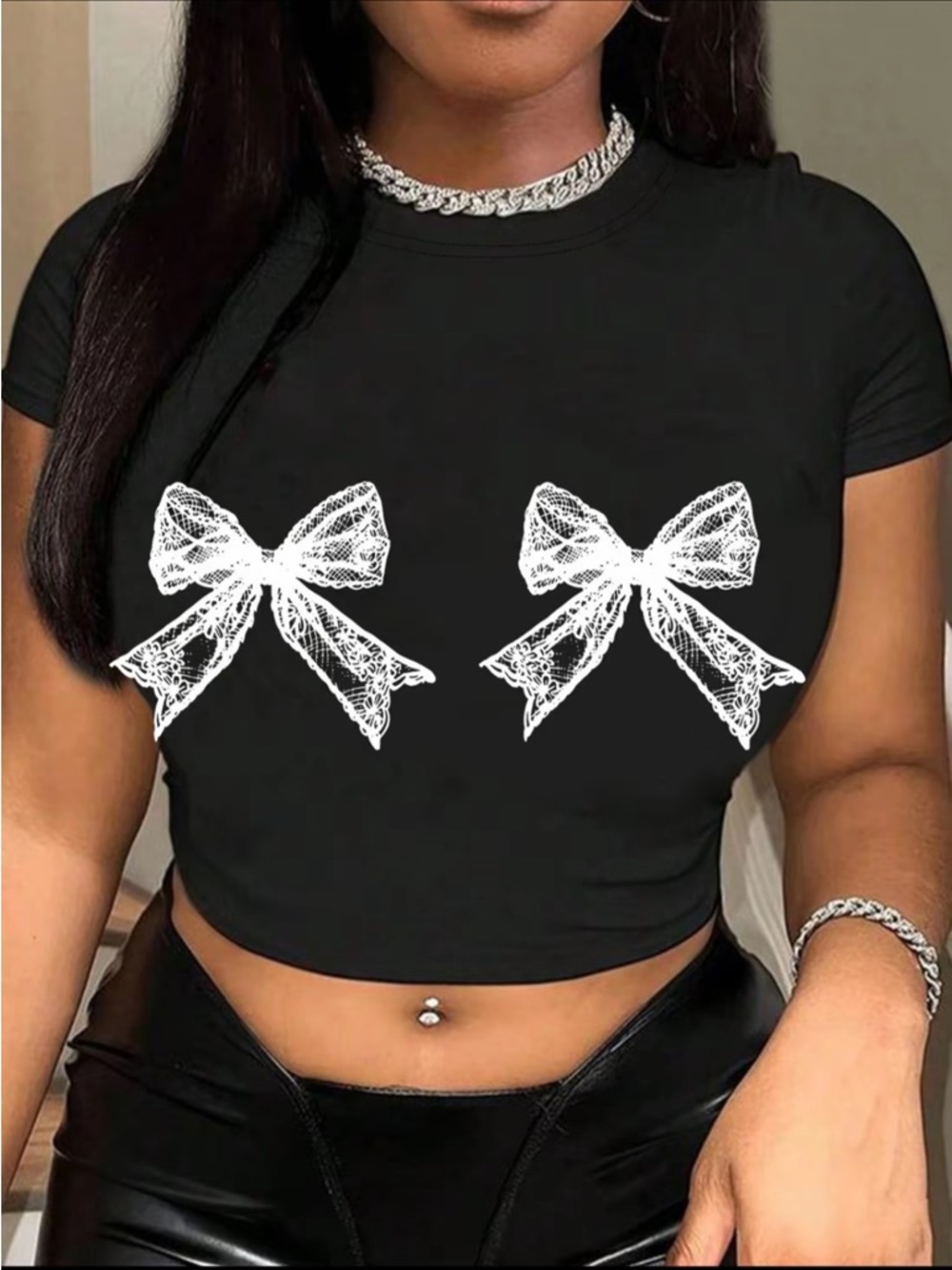 Black bow cropped tee